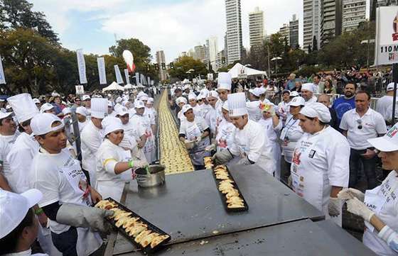 Con fines solidarios elaborarán en Salta 195 metros de pizza