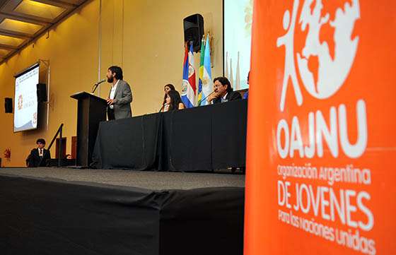 Más de mil jóvenes salteños debaten sobre política internacional