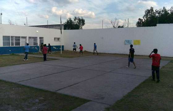 El boxeador Exequiel Segundo visitó el Penal Juvenil de Castañares