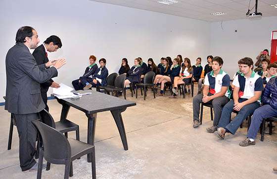 Ciudadanía y democracia: estudiantes secundarios debatieron sobre el voto joven