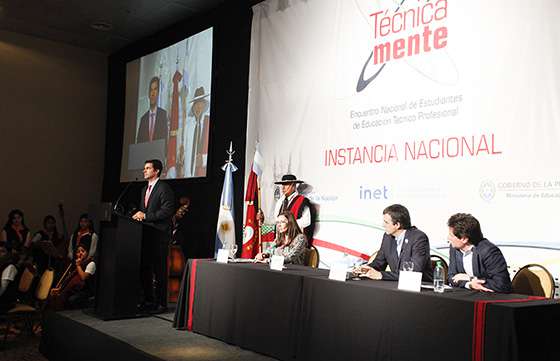 “Nuestra Argentina va para adelante con un futuro formidable”