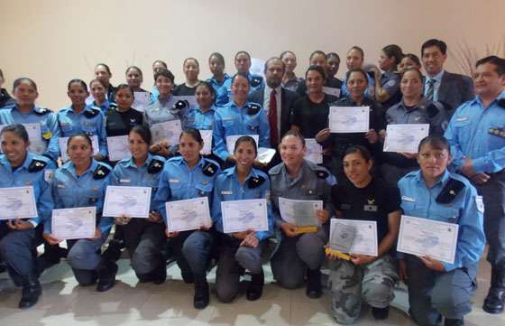 Personal femenino penitenciario fue capacitado en Custodia y Traslado