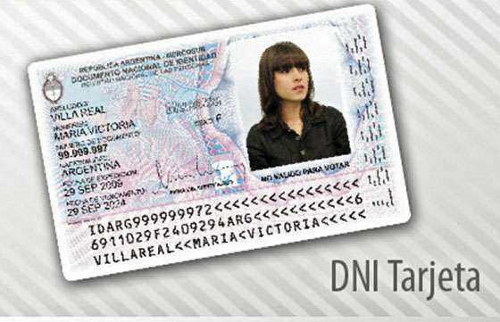 Desde hoy sólo se puede salir del país con el DNI tarjeta