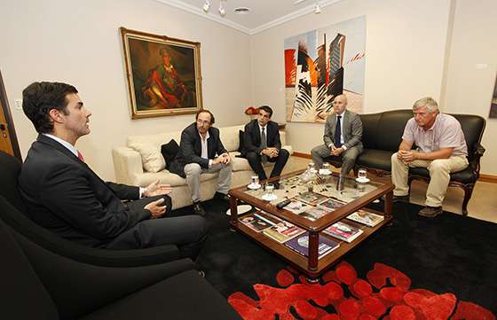 El Gobernador analizó con representantes de la industria del tabaco la situación del sector