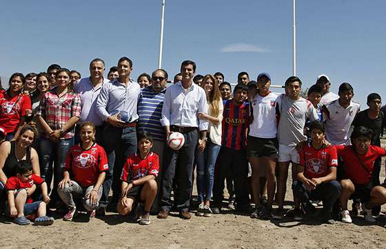 El Gobernador inauguró la primera cancha de rugby del Valle de Lerma