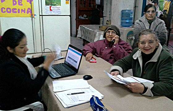 El operativo de la tarifa social se desarrolla en el barrio Gustavo Leguizamón