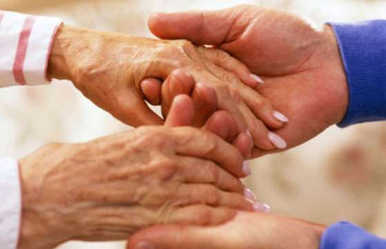 Talleres de salud para adultos mayores en el hospital San Bernardo