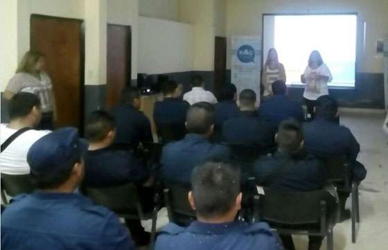 Policías y vecinos de Santa Cecilia se capacitaron en resolución de conflictos