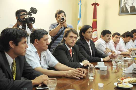 Los ministros Kosiner  y Parodi se reunieron con senadores del PJ