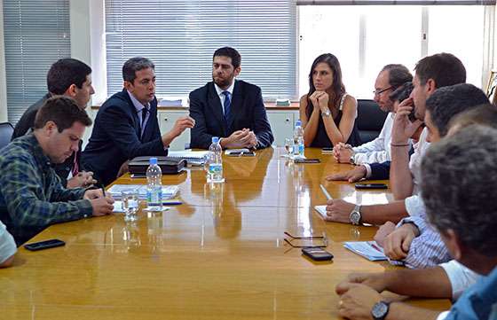Coordinan esfuerzos para resolver la situación de una finca en Embarcación
