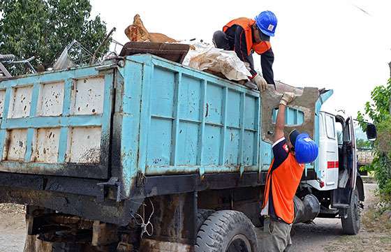 Operativo de descacharrado en barrios aledaños al río Vaqueros