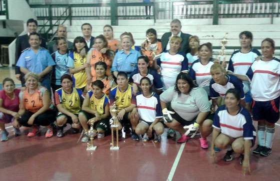 Encuentro deportivo entre internas de la Unidad Carcelaria Nº4 y empleadas municipales