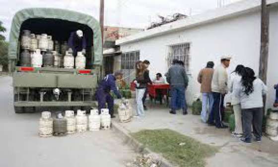En barrios capitalinos continúa esta semana la venta de la garrafa social
