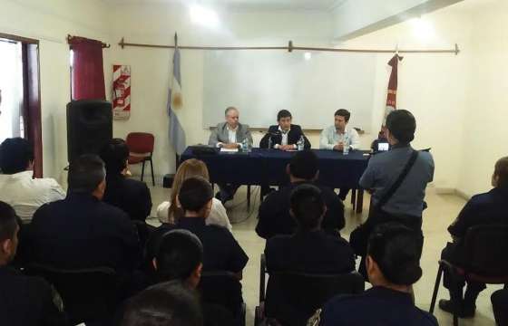 Capacitan a efectivos policiales sobre resolución de conflictos