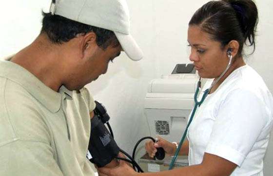 Destacan la labor de los enfermeros de los sectores público y privado