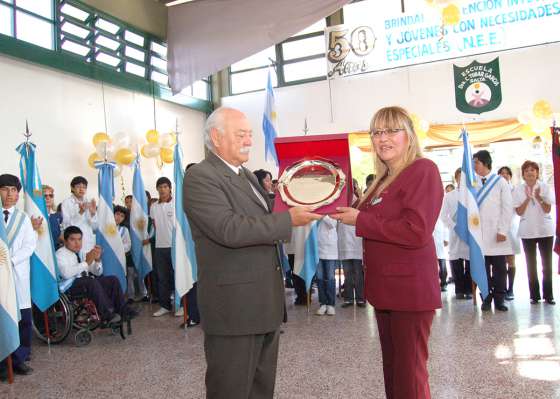 Emotivo festejo por las bodas de oro de la escuela de educación especial Tobar García