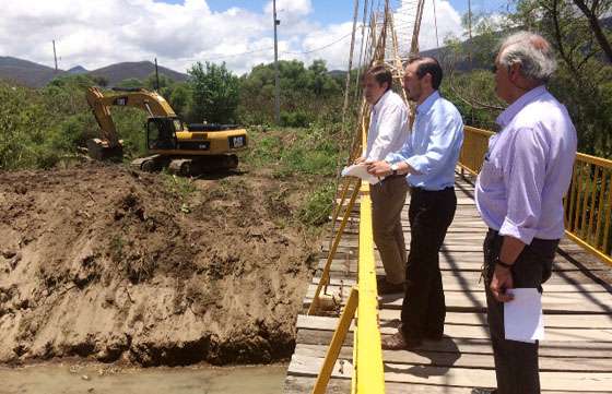 Inició la obra de encauzamiento y limpieza del río Arenales