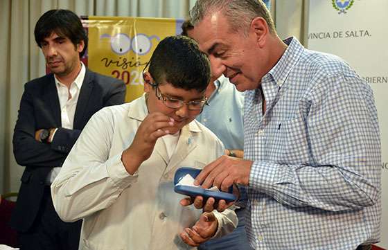 La Provincia entregó anteojos a 200 niños de escuelas públicas