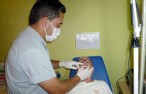 Pacientes de Río Piedras recibieron prótesis dentales gratuitas