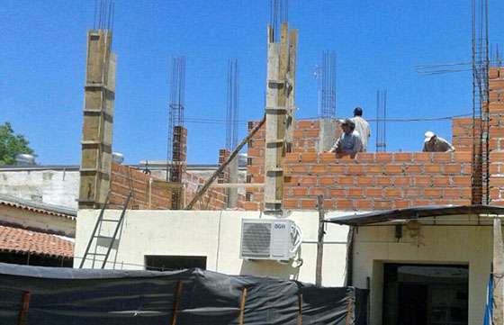 Continúan las obras de ampliación en la escuela Lanza Colombres de Orán