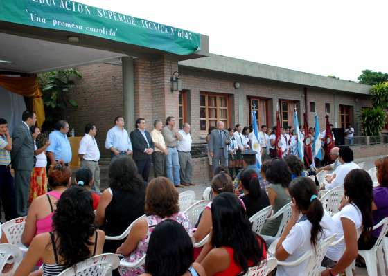 Van Cauwlaert inauguró el primer instituto terciario de Urundel