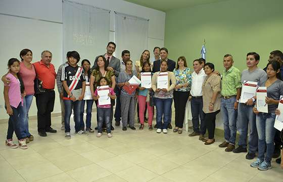 Vecinos de General Güemes recibieron las escrituras de sus terrenos