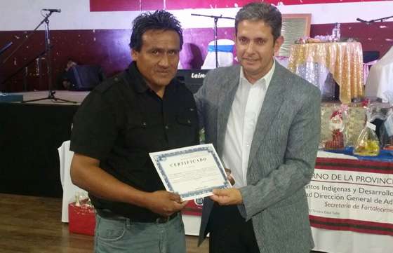 Destacada participación de artesanos indígenas en la Feria de Navidad