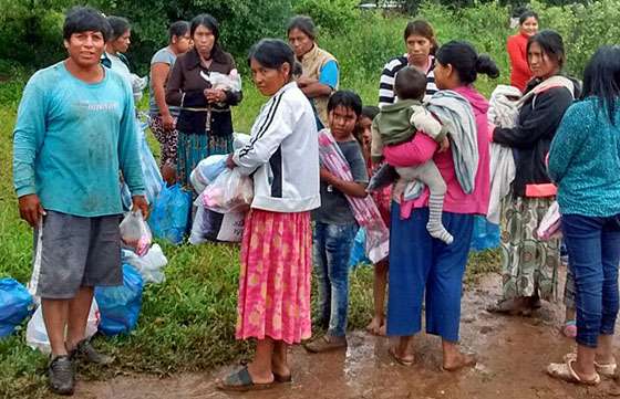 Primera Infancia y Rentas entregan productos navideños a familias originarias