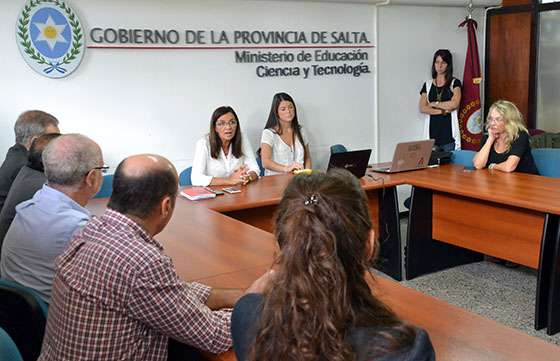 El Ministerio de Educación trabajará en programas junto a Junior Achievement