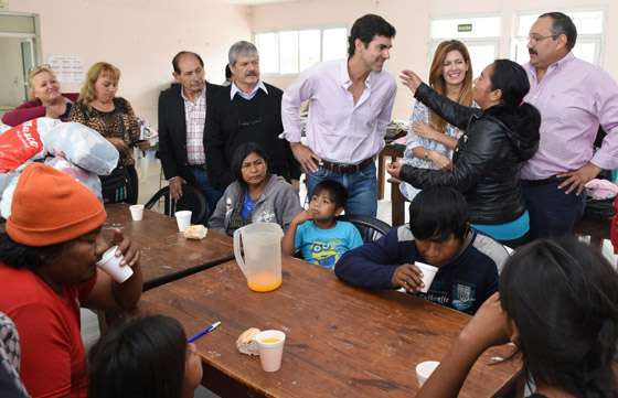 En Tartagal Urtubey se reunió con vecinos evacuados por las intensas lluvias
