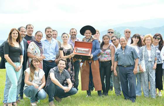 Reconocimiento del Gobierno a dos bailarines salteños