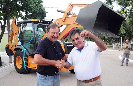 El Bordo presentó maquinaria adquirida con fondos del Plan Bicentenario