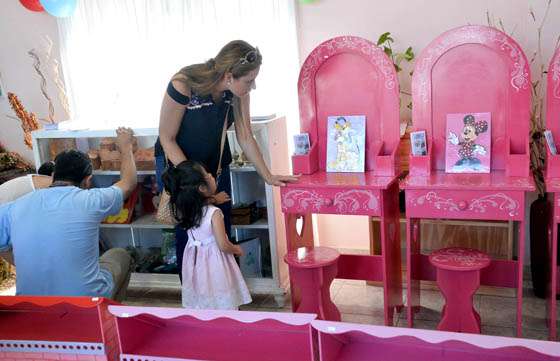 En Villa Las Rosas venden juguetes de madera realizados por los internos