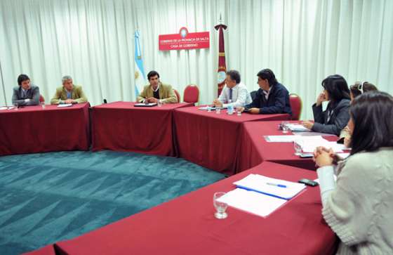 Avanza la descentralización de programas sociales en el interior