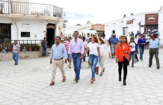 Urtubey inauguró el adoquinado del casco céntrico de Cachi