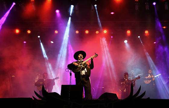 Miles de personas disfrutaron la primera noche del Festival de la Tradición Calchaquí