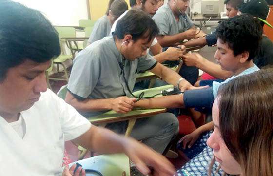 Continúan las evaluaciones médicas a niños y jóvenes de la colonia de verano de Deportes