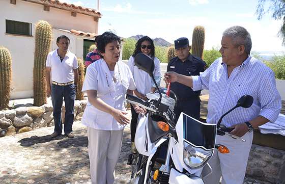 El hospital de Molinos recibió una motocicleta, medicamentos e indumentaria