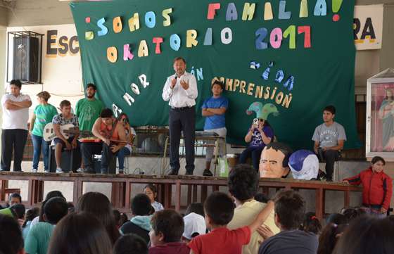 Miguel Isa visitó la colonia de vacaciones Don Bosco de barrio El Milagro
