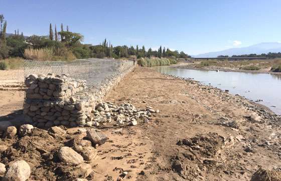 Recursos Hídricos inspeccionó en Cachi la obra de defensas en el río Calchaquí