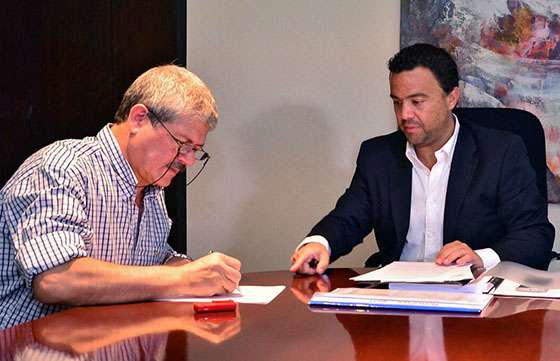 Se firmaron convenios con Ballivián y El Bordo para la compra de un vehículo y elementos de urbanización