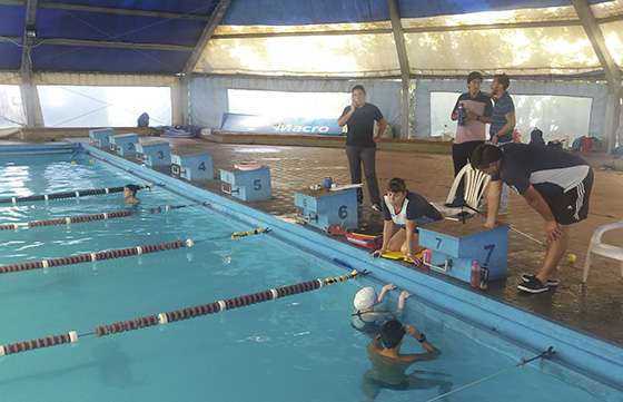 Primera concentración nacional juvenil de nadadores ciegos en Salta