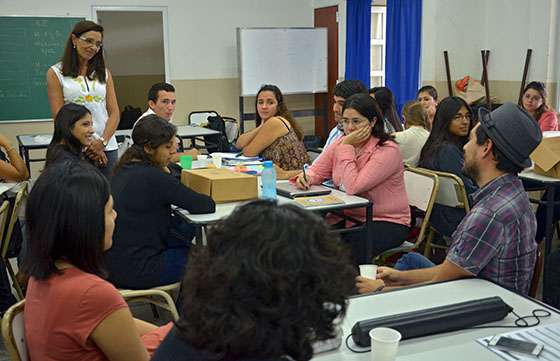 Profesionales de distintas disciplinas brindan clases de apoyo a estudiantes de barrio Palermo y aledaños
