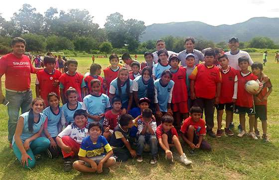 Los chicos de las escuelas de fútbol de Deportes juegan el torneo Verano 2017