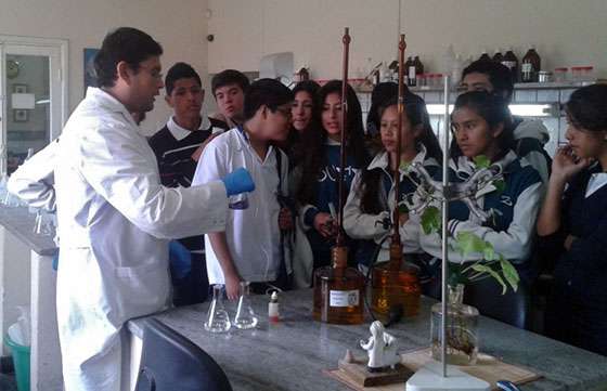 Estudiantes podrán realizar pasantías en el laboratorio ambiental