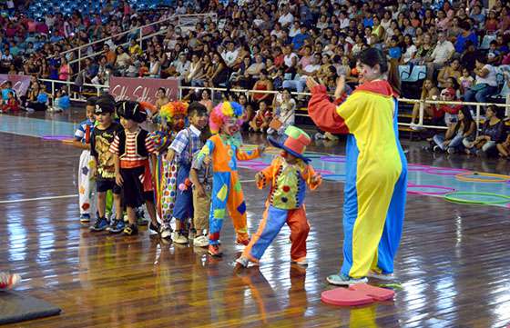 Fiesta de los 1.200 niños, adolescentes y mayores en el cierre de las colonias de vacaciones