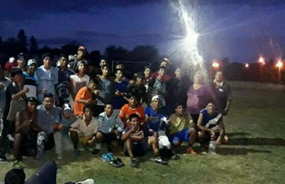 Más iluminación en playones deportivos de barrios capitalinos