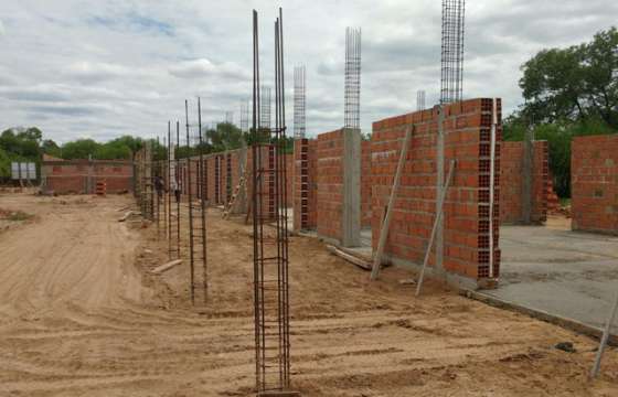 El Gobierno construye un nuevo establecimiento educativo en paraje Pluma de Pato