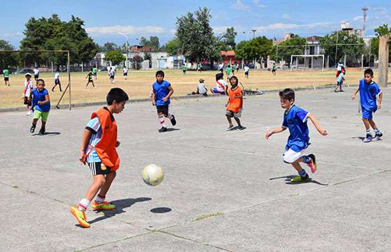 Las escuelas de fútbol de verano cierran la temporada en el Martearena