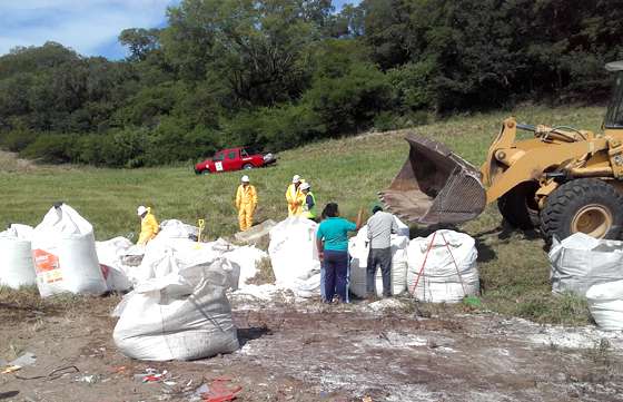 Ambiente inspeccionó el retiro de químicos peligrosos en Metán